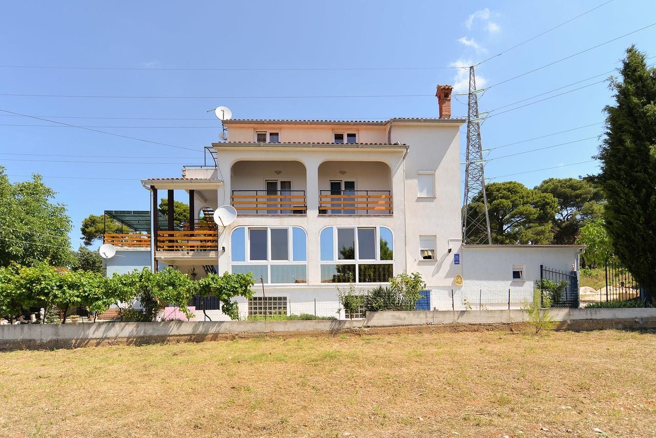 Apartments Dino 1374 Pula Exterior foto